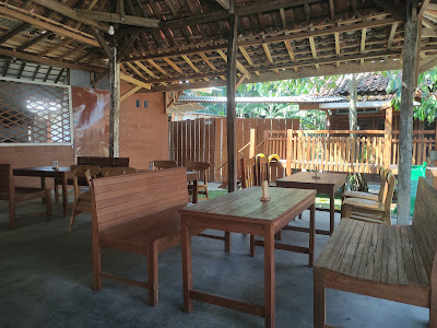 Warung Bakakak Kampung Pandak