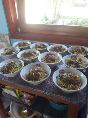 Warung bakso, mie ayam, sop buah Buwar