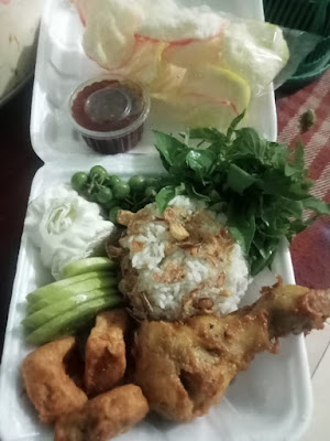 (Warung do siap antar/ambil sendiri) nasgor seafod, kwetiaw goreng dan seblak