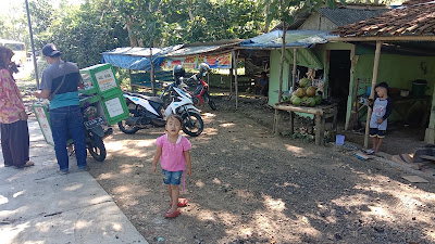 Warung es kelapa muda kang asep