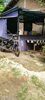 Warung es kelapa muda srintill