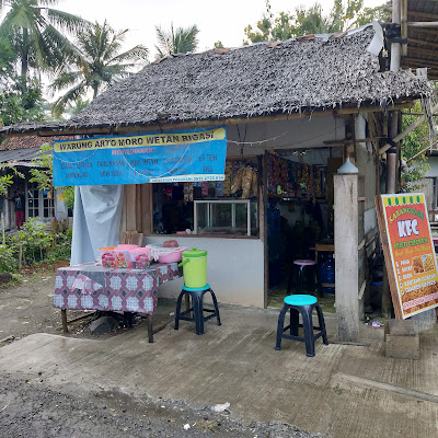 Warung gorengan Arto Moro wetan rigasi