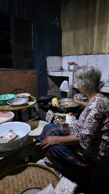 Warung Gorengan STM Kebocoran