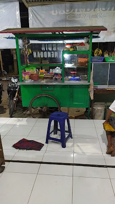 Warung gorengan, tahu masak dan bakso sapi
