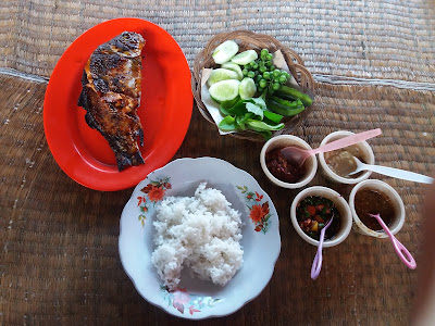 Warung Ikan dan Ayam Bakar Pak Tasum
