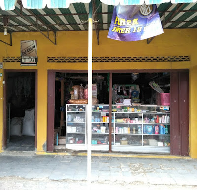 Warung Kelontong Bu Kom Mega