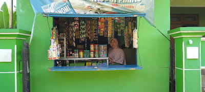 Mba Novi's Grocery Store