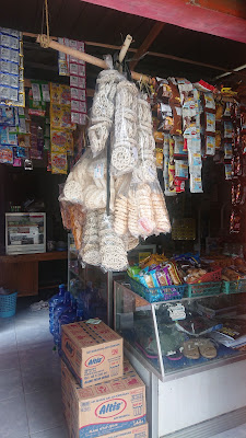 Warung kelontong Pak Nangi