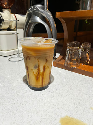 WARUNG K’KANG Kesugihan kopi angkringan