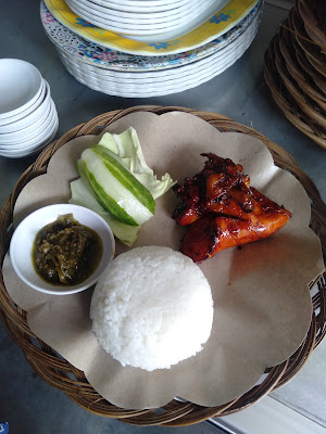 Warung Lesehan Berkah Ayam Goreng dan Bakar Bu Putri