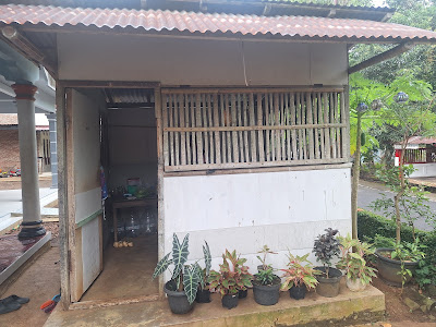 Warung Lotek dan Rujak Bu Tini