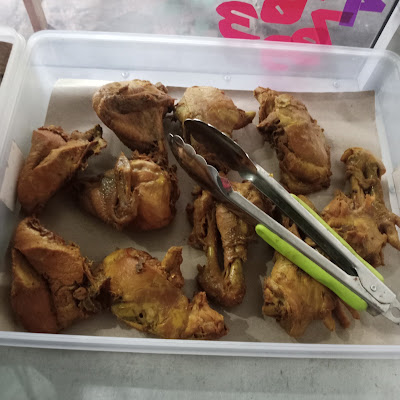 Warung Ma" Dani " Spesial ayam goreng Tulang Lunak"