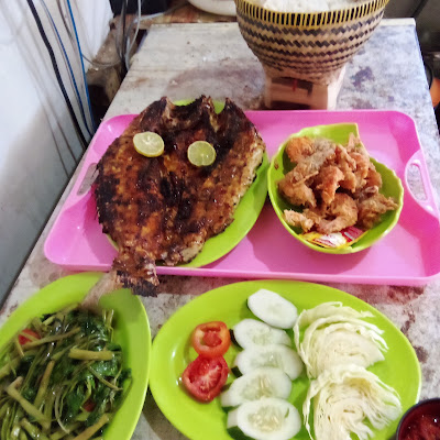 Warung Makan Andaru Barokah Seafood Pantai Menganti