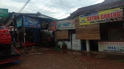 Warung makan "Bu Fu'ah" + Tambal ban 24 jam