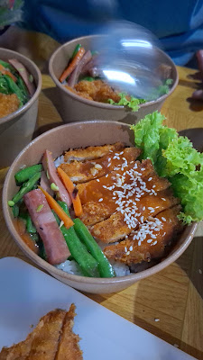 Warung Makan Budhe Pung, Es Teler & Es Kuwut Nona Manis