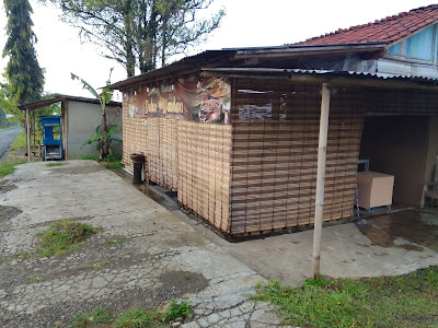 Warung Makan dan Angkringan DULUR WADON