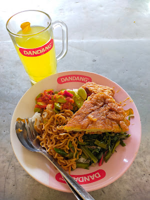 Warung Makan Monggo Mampir Cuma Disini