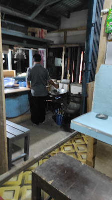 warung makan nasi goreng pete dan mie rsos.