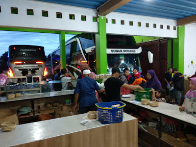 Warung Makan, Rest Area & Pusat Oleh-oleh JATIAN