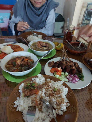 Warung Makan Sate Putra Noto Jurendo (Bu Tini)