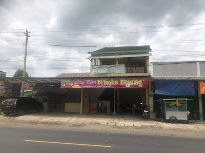 Warung Makao Miboke Nyyong