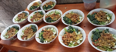 Warung Mie Ayam dan Bakso "IBU SURYATI"