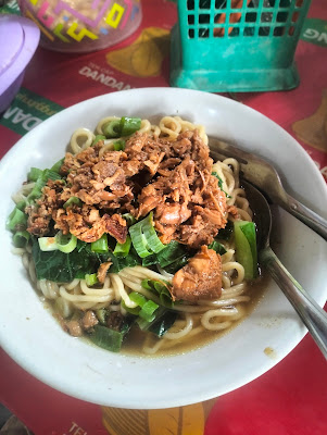 Warung Mie Ayam Gaul Mbah Sugiarto