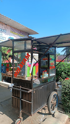 Warung mie ayam sido mampir