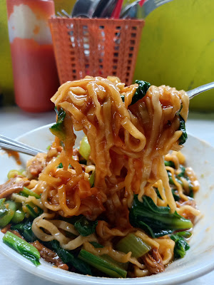 Warung Mie Ayam Yo'i Bang Ino