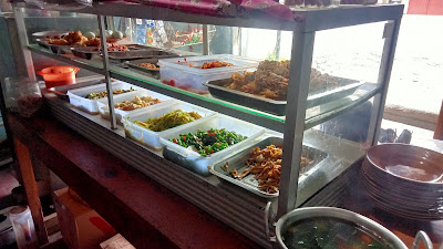 Warung nasi "Ada Laundry"