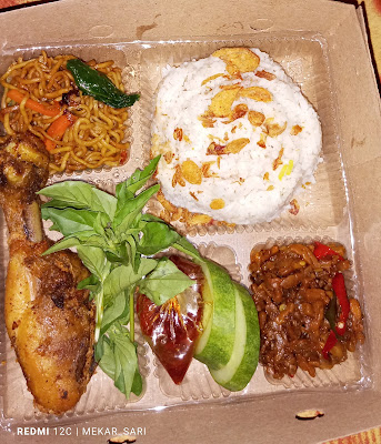 Warung nasi "MEKAR SARI"