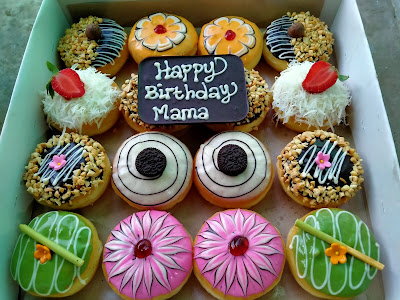 Warung pecel nini sendur dan EMIL'S DONUTS
