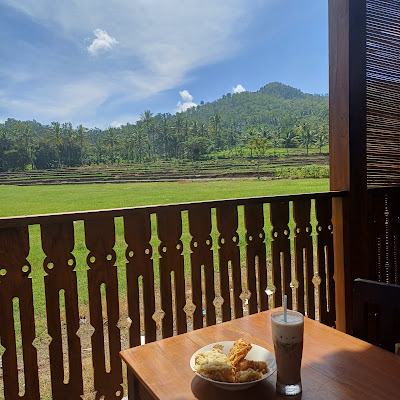 Warung Pecel pojok lapangan