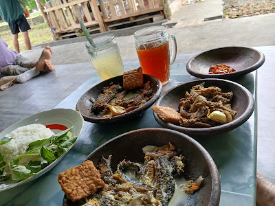Warung Penginyongan Spesial Pecak Belut & Lembutan
