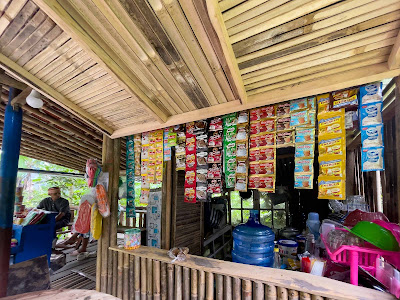 Warung pinggir pipa