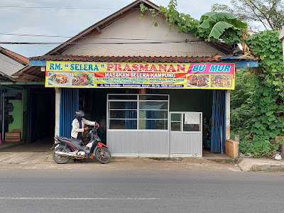 Warung Prasmanan Bu Mur