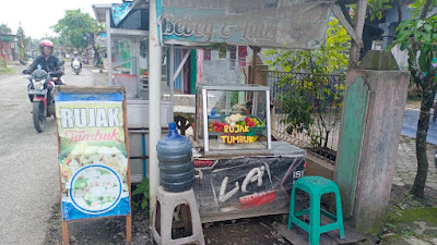 Warung Rujak Bu Watini