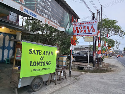 Warung Senja " Sate Ayam Dan Lontong"