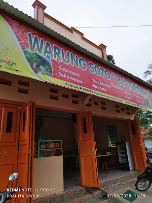 Warung Soto dan Mendoan Bu Jarinah
