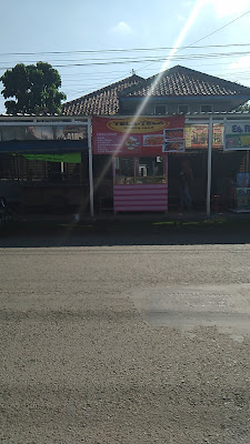 Warung Tela-Tela dan Tahu Crispy Bu Iis Kuripan