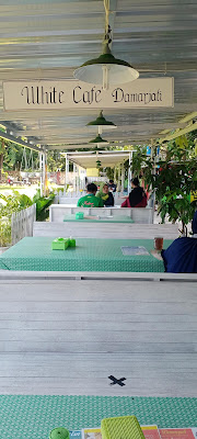 WHITE CAFE