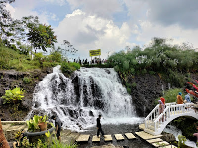 Wisata & Gubug Curug Grojogan Ratu