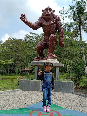 Wisata Taman Kera Desa Cikakak