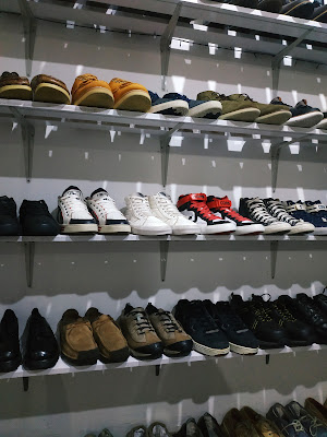 YESS_brandedsecondshoes