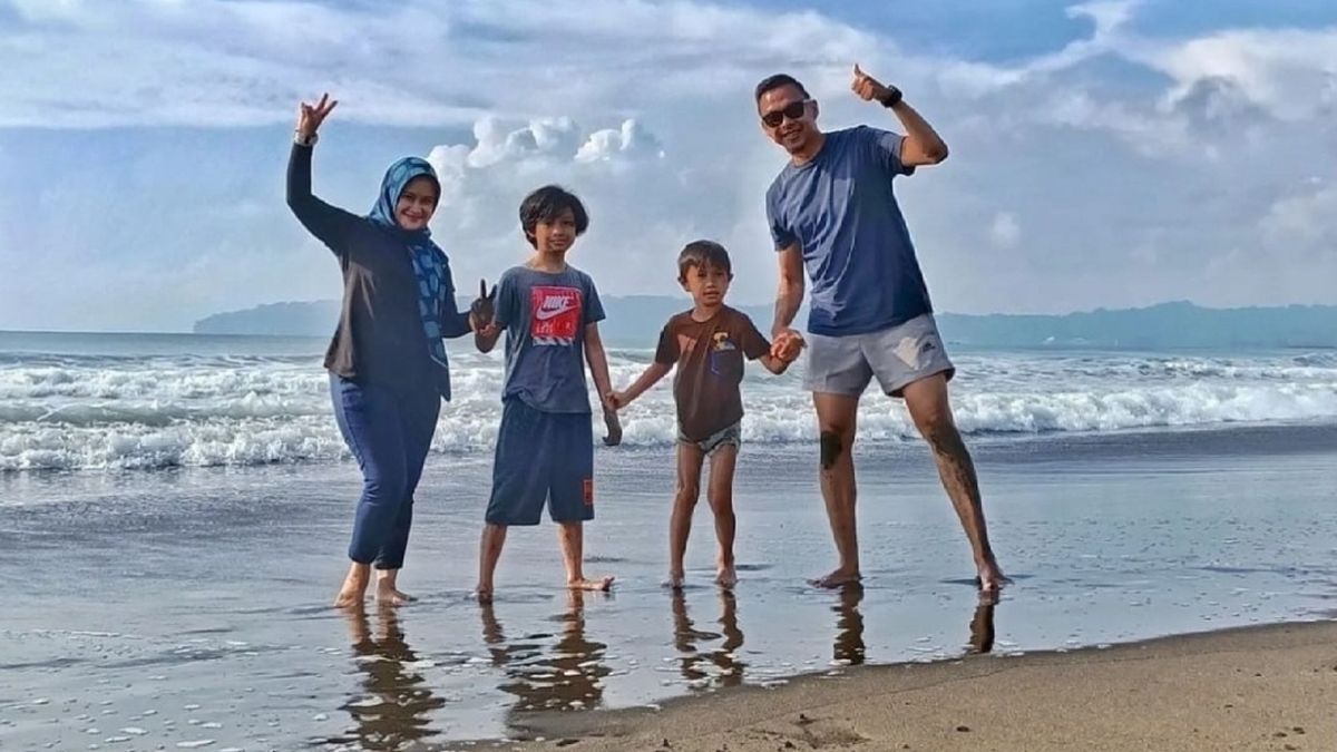 Teluk Penyu Beach: The Sunset Secret That Leaves You Speechless in Cilacap