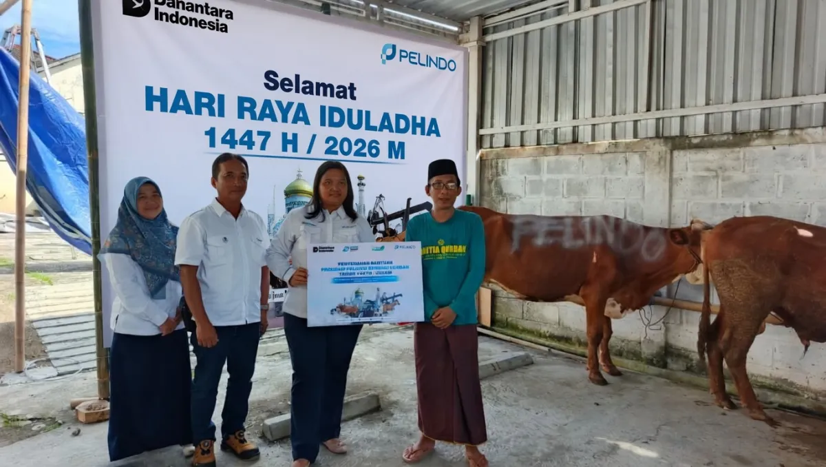 Penyerahan bantuan Program Pelindo Berbagi Qurban 1447 H/2026 M
